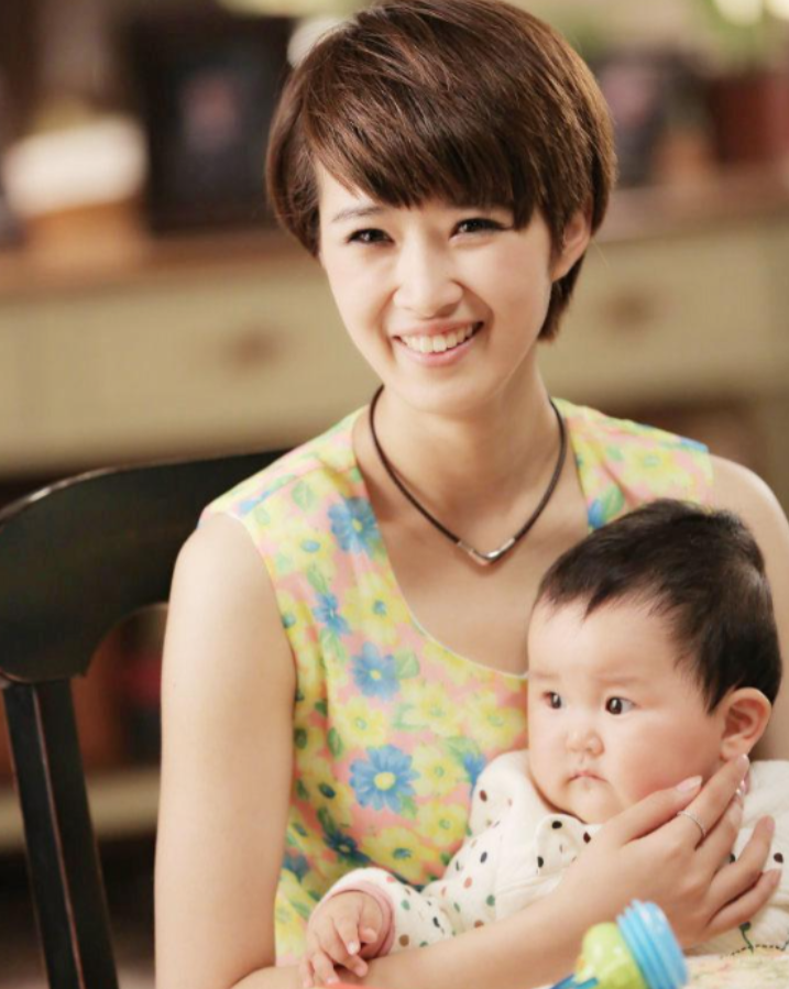 回顾女星奚望在继父刘之冰的支持下任性离婚如今对不起孩子