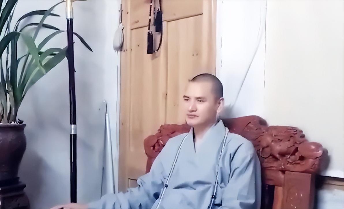 2009年29岁公务员辞职做和尚富婆豪掷400万送他法拉利求婚