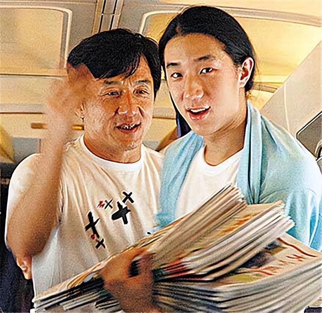 回顾吴卓林母亲是亚洲小姐父亲是巨星成龙我却成为污点