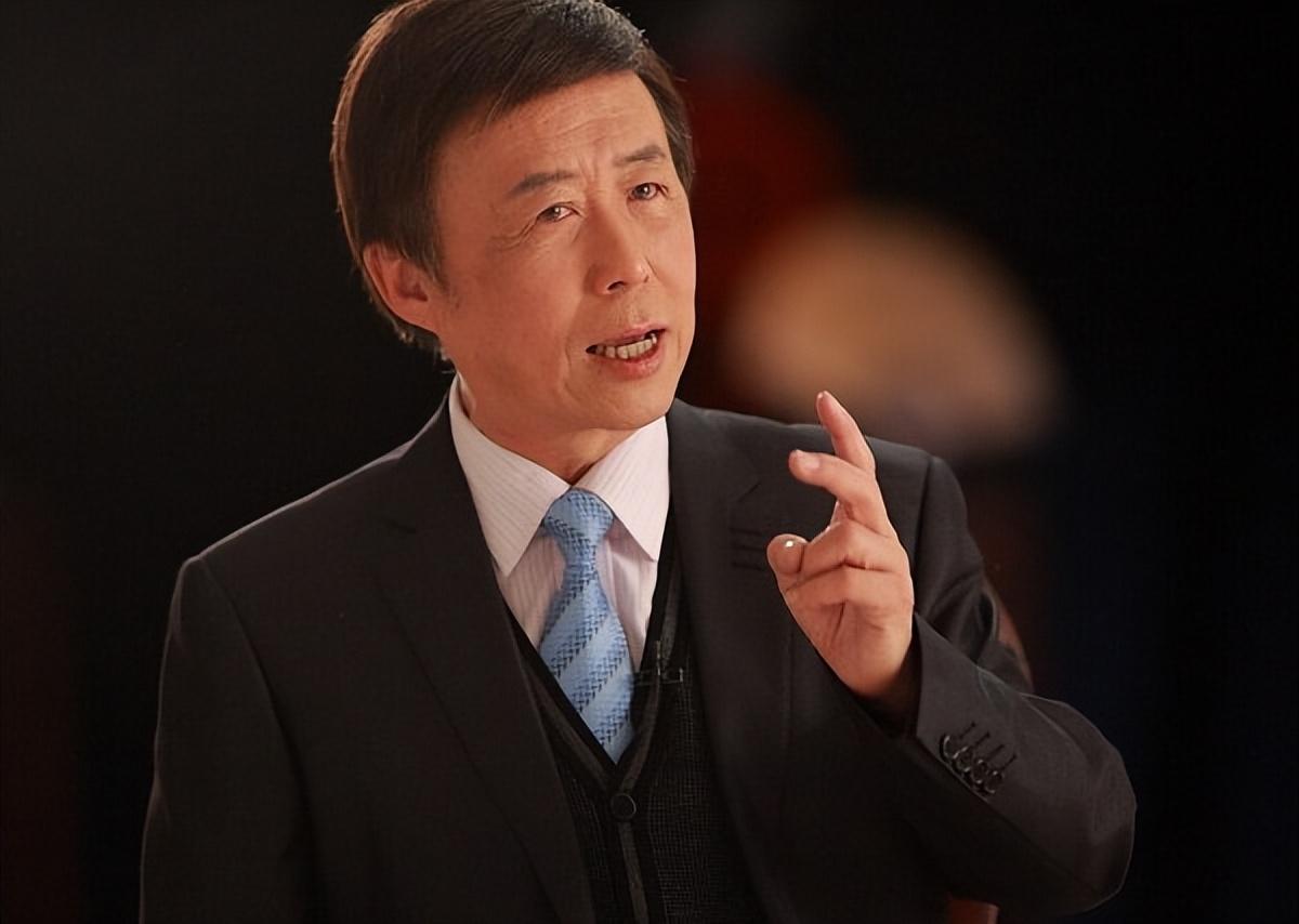 回顾艺术家田连元晚年痛失公务员儿子他和老伴将儿媳当女儿