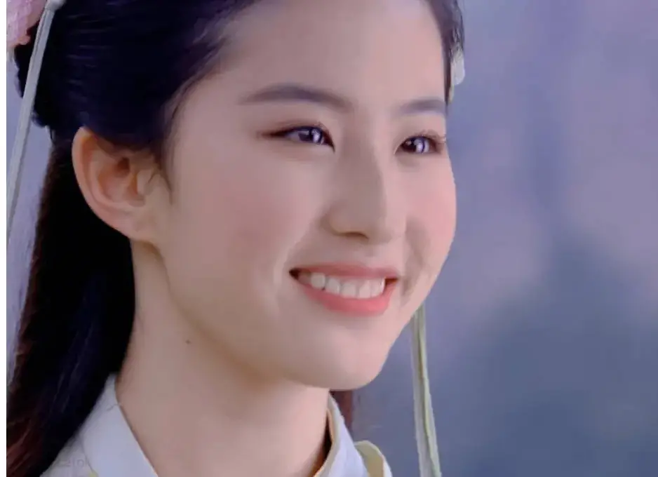 回顾刘亦菲戴千万珠宝出席活动生图曝光被网友吐槽确实是胖了