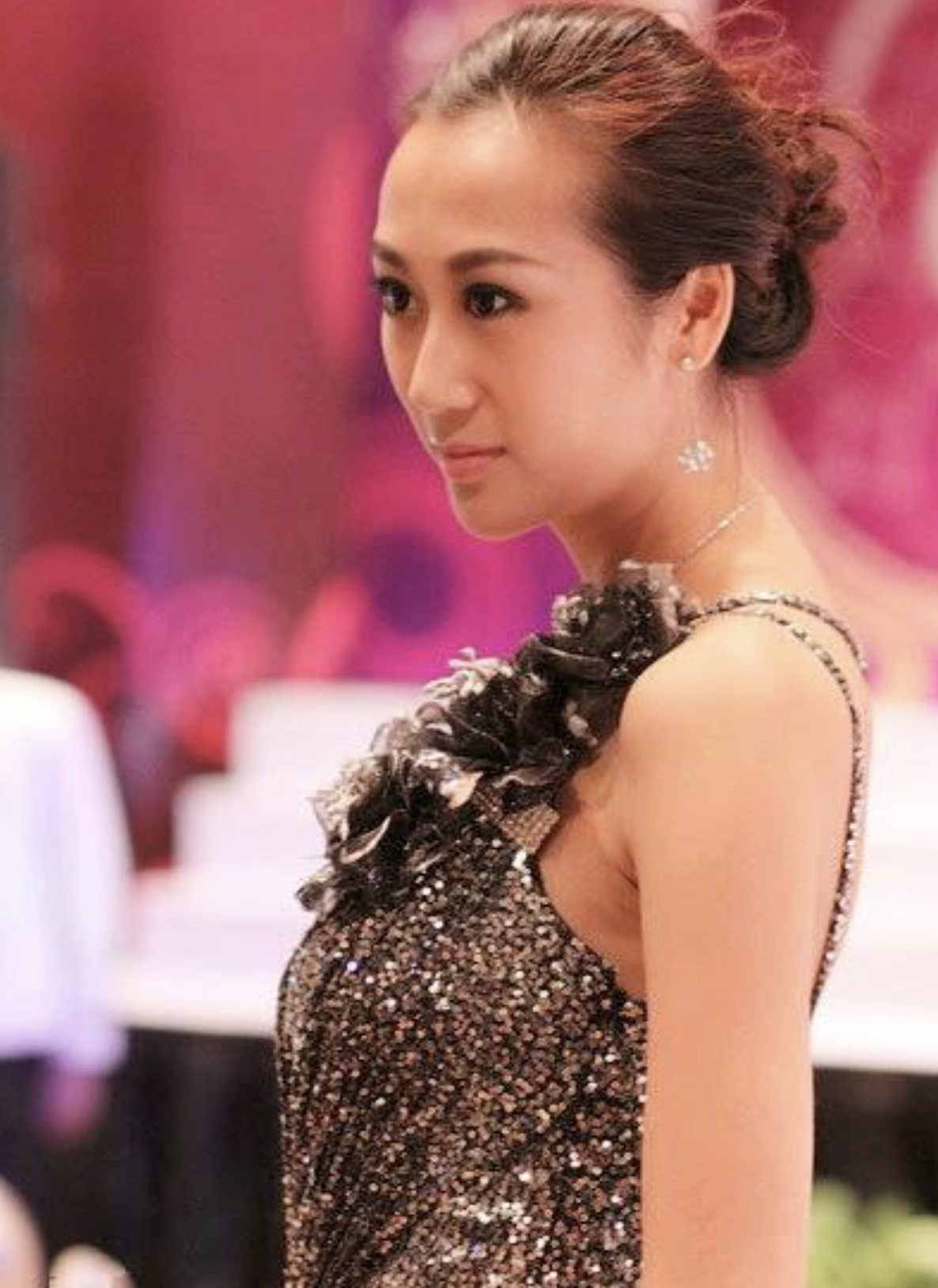 回顾蒋丽莎5年剖4胎从来不坐月子如今38岁的她老过54岁的丈夫