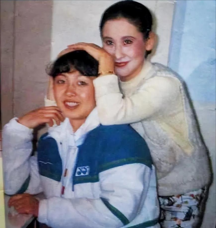 回顾歌唱家远征80年代红极一时离婚后远嫁美国人生现状如何