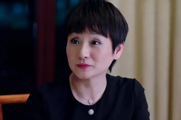 回顾孔琳:初恋败给蒋雯丽,如今54岁仍未婚!她的人生真是太苦了