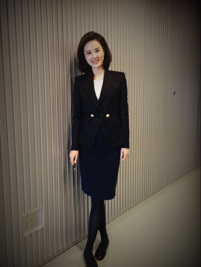 回顾秦方从重庆走出的央视美女主持人男友在雾中迷路