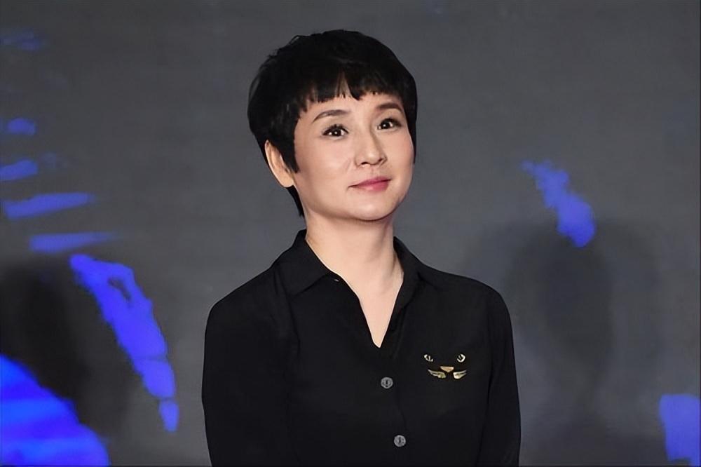 回顾孔琳初恋败给蒋雯丽如今54岁仍未婚她的人生真是太苦了