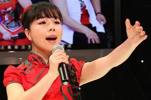 回顾王二妮22岁成名放弃百万年薪嫁农村小伙现带妹妹做公益