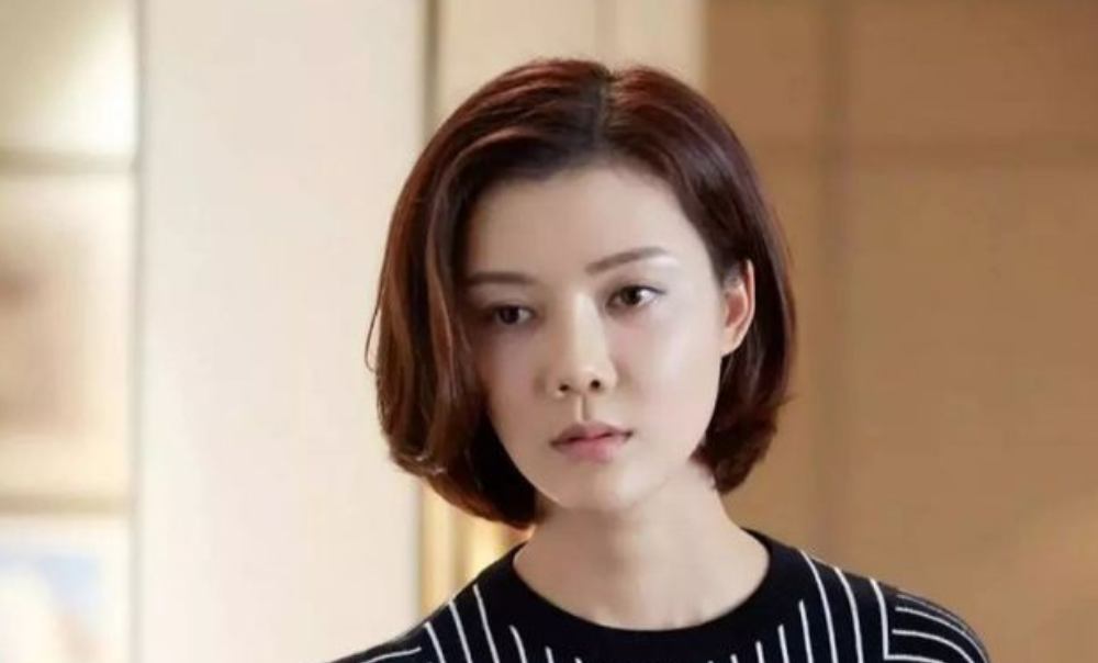 她也在不知不觉中到了该谈婚论嫁的年龄,紧接着车晓便迎来了任何人都