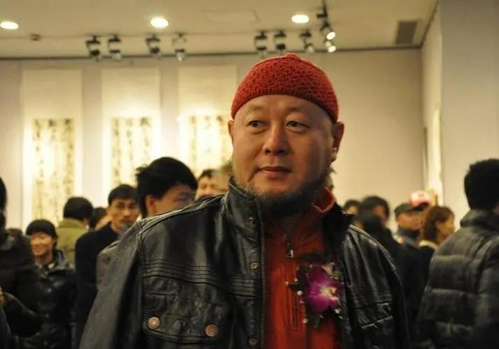 回顾歌手火风收养烈士遗孤两任妻子亲如姐妹今选择皈依佛门