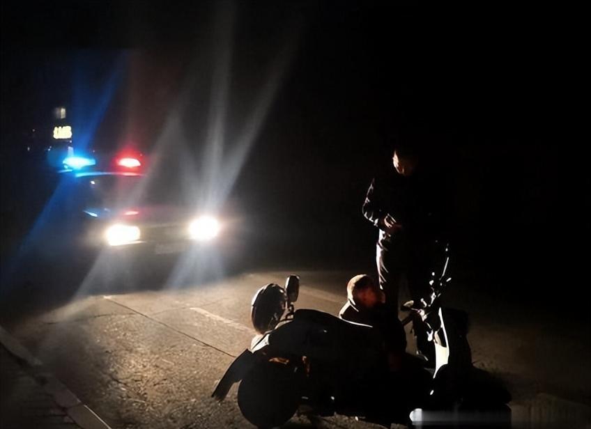 2011年广东三男孩深夜用石头砸车一女子被砸身亡死者身份特殊