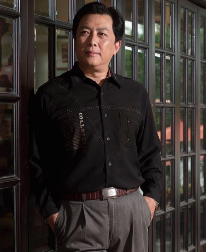 回顾演员壮丽嫁唐国强婚后连生两子如今一家五口幸福美满