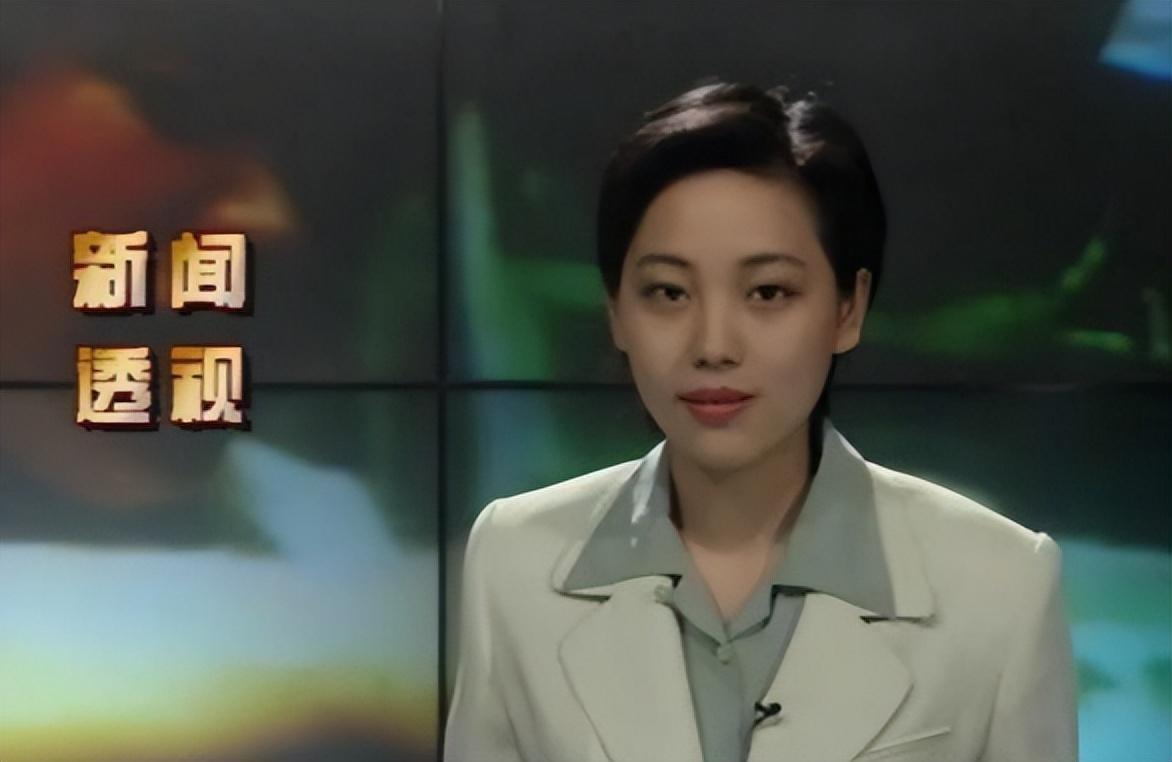 短短一年时间,她就从幕后走到台前,成为了《今日报道》的主持人.