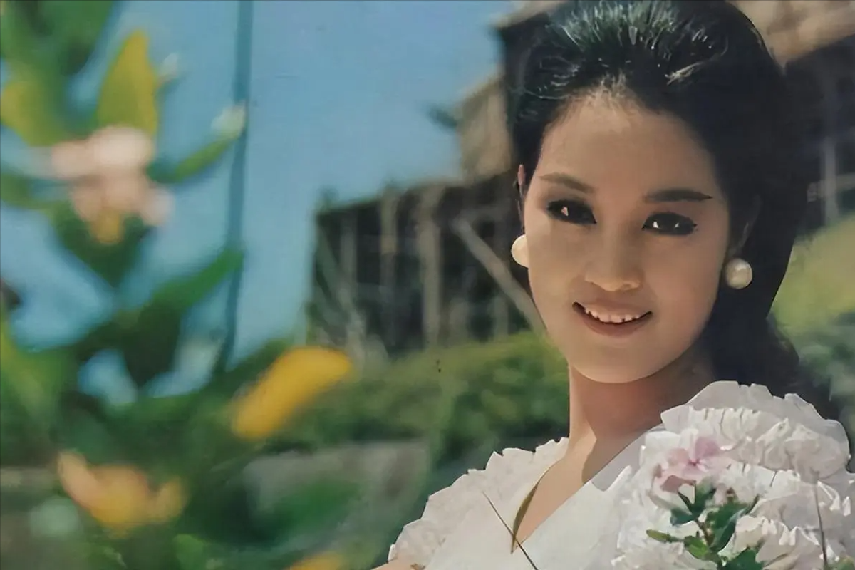 回顾何莉莉屡遭背叛却不离婚丈夫死后她的报复让小三有苦难言