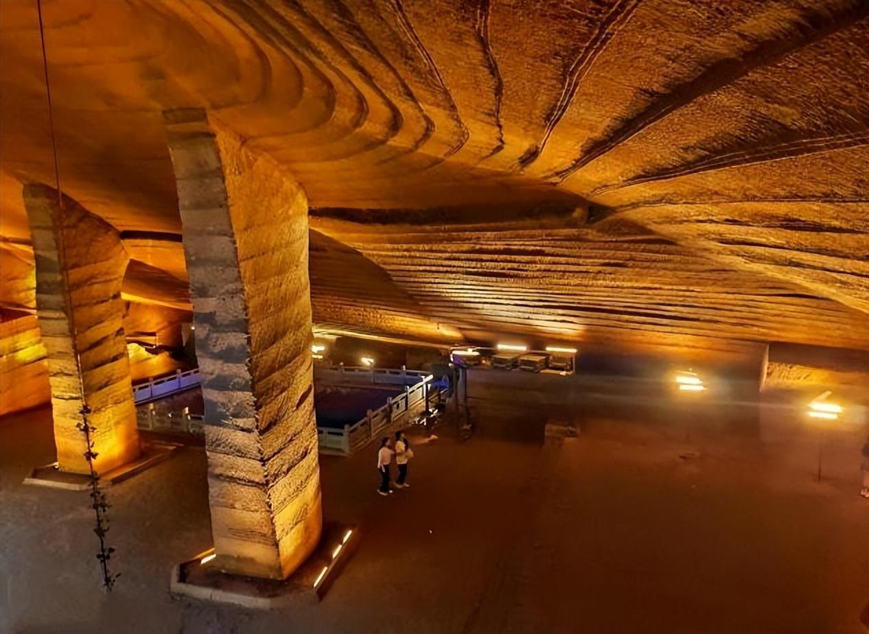 龙游县古称姑蔑,商朝时此地建有姑蔑古国,春秋末年,秦王嬴政发兵灭楚