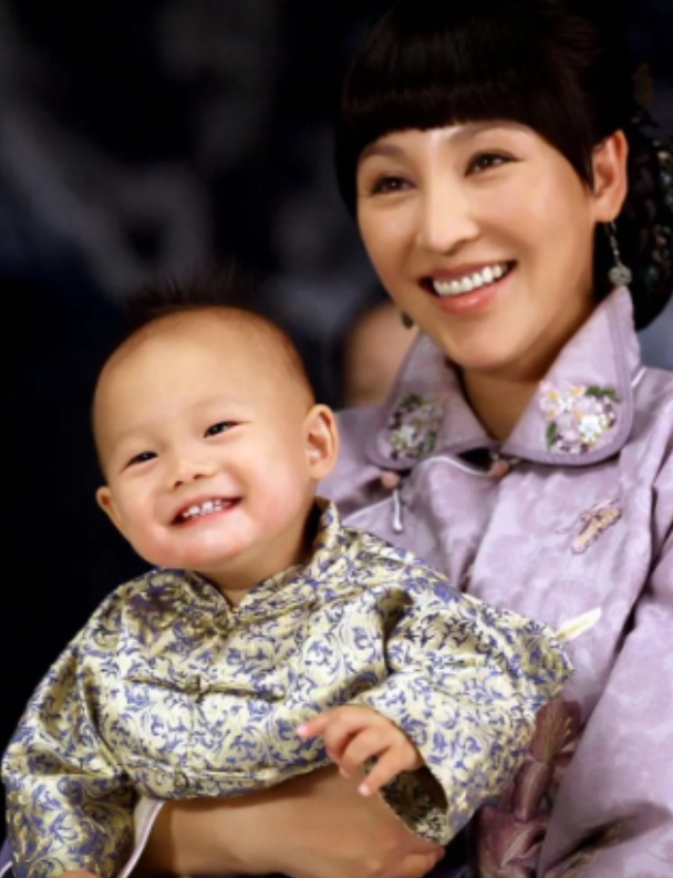 回顾岳丽娜不嫌弃郭靖宇家贫裸婚住6平米出租屋婚后连生三胎