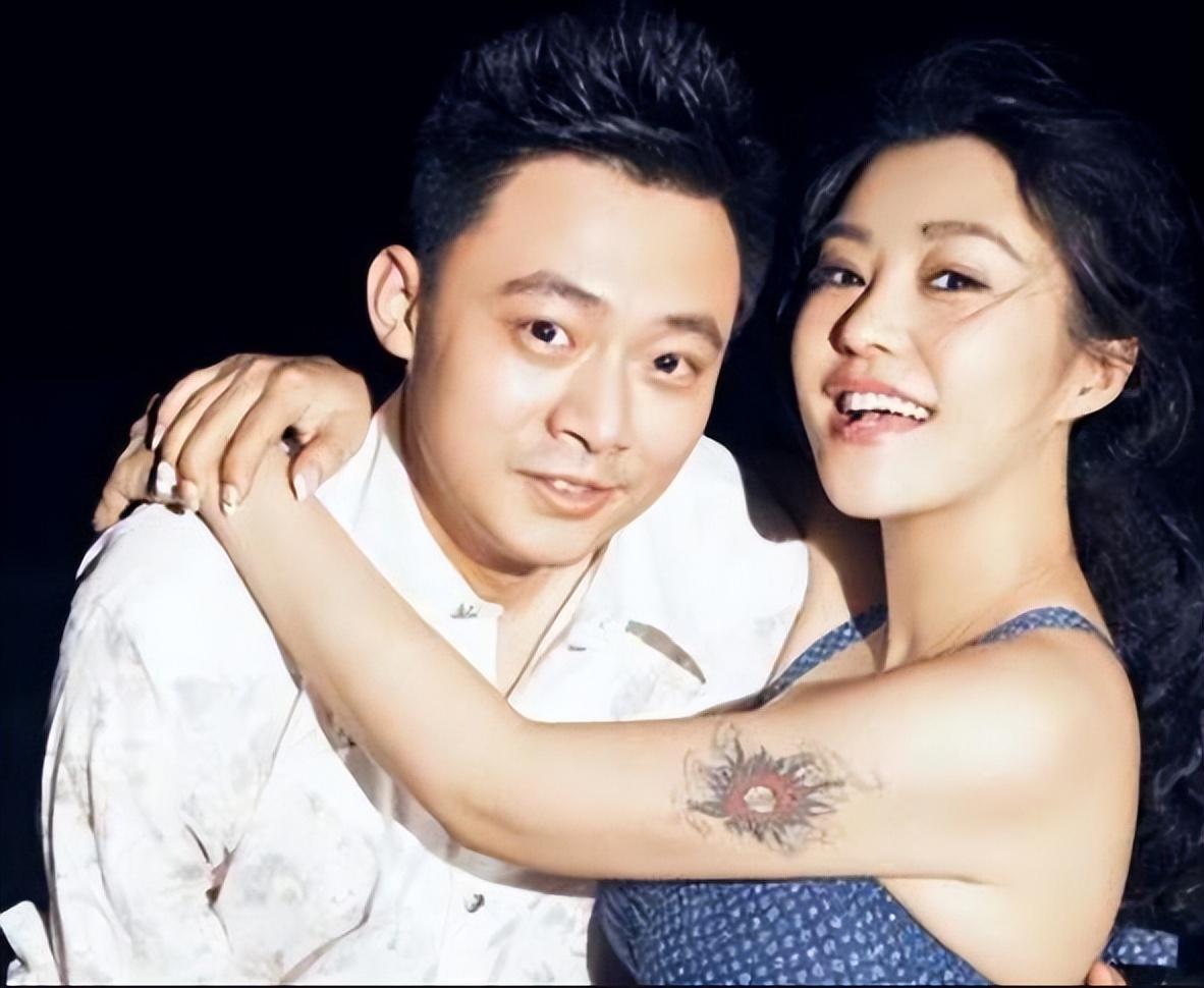 回顾郝蕾爱情婚姻都有泪带双胞胎儿子生活离婚后和父亲和解