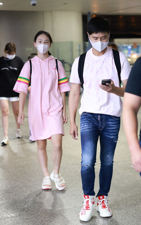 回顾超女叶一茜23岁嫁给田亮4年连生2胎如今还想拼三胎