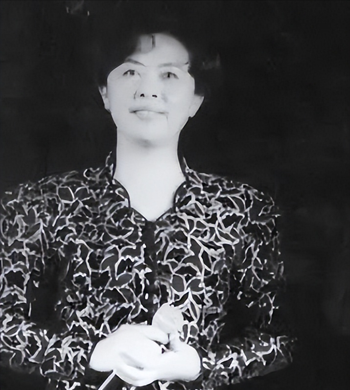 回顾央视著名主持人刘璐嫁中国台湾丈夫退休后生活怎样