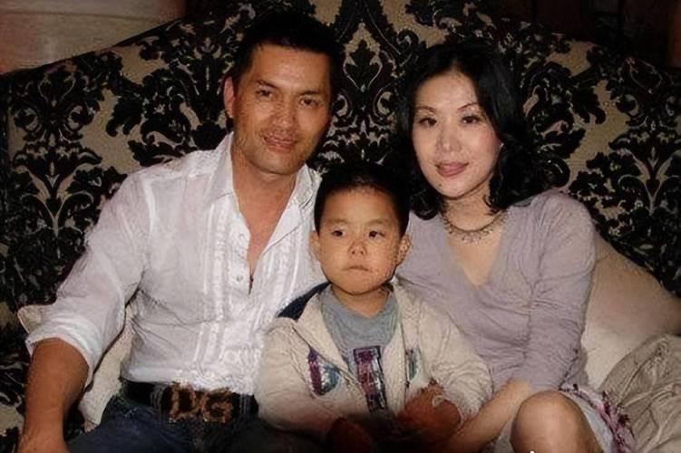 回顾杨小娟嫁三婚演员吕良伟婚后生一子现在过得幸福美满