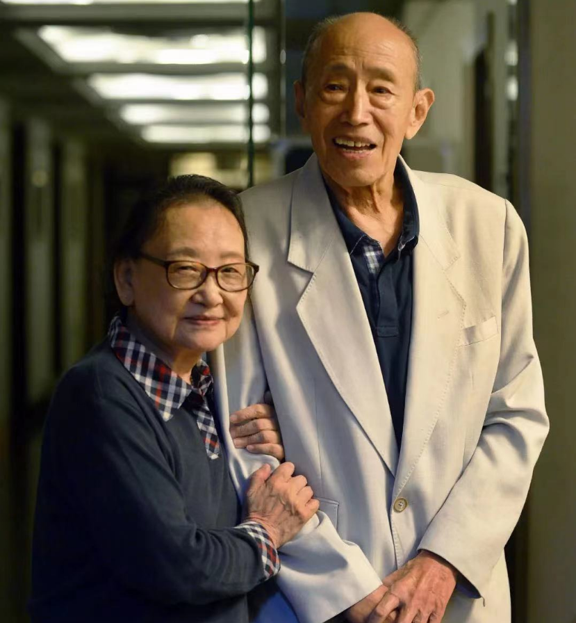 回顾明星朱旭爱好喝酒对两个残疾儿子有愧疚88岁遗憾去世