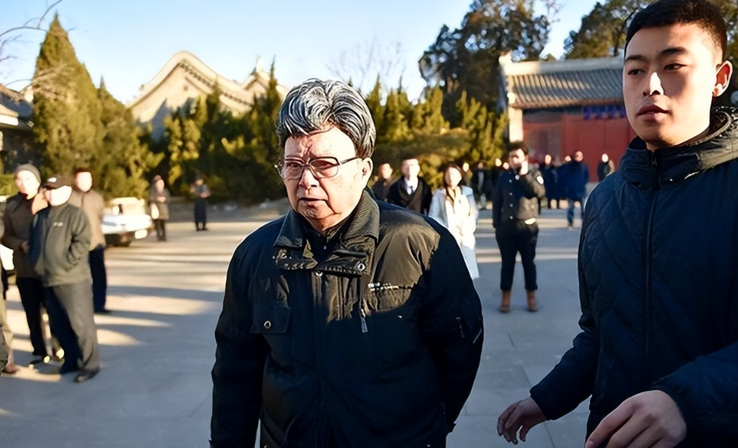 回顾歌唱家胡松华初恋妻子病逝后女儿引领他在悲痛中坚强