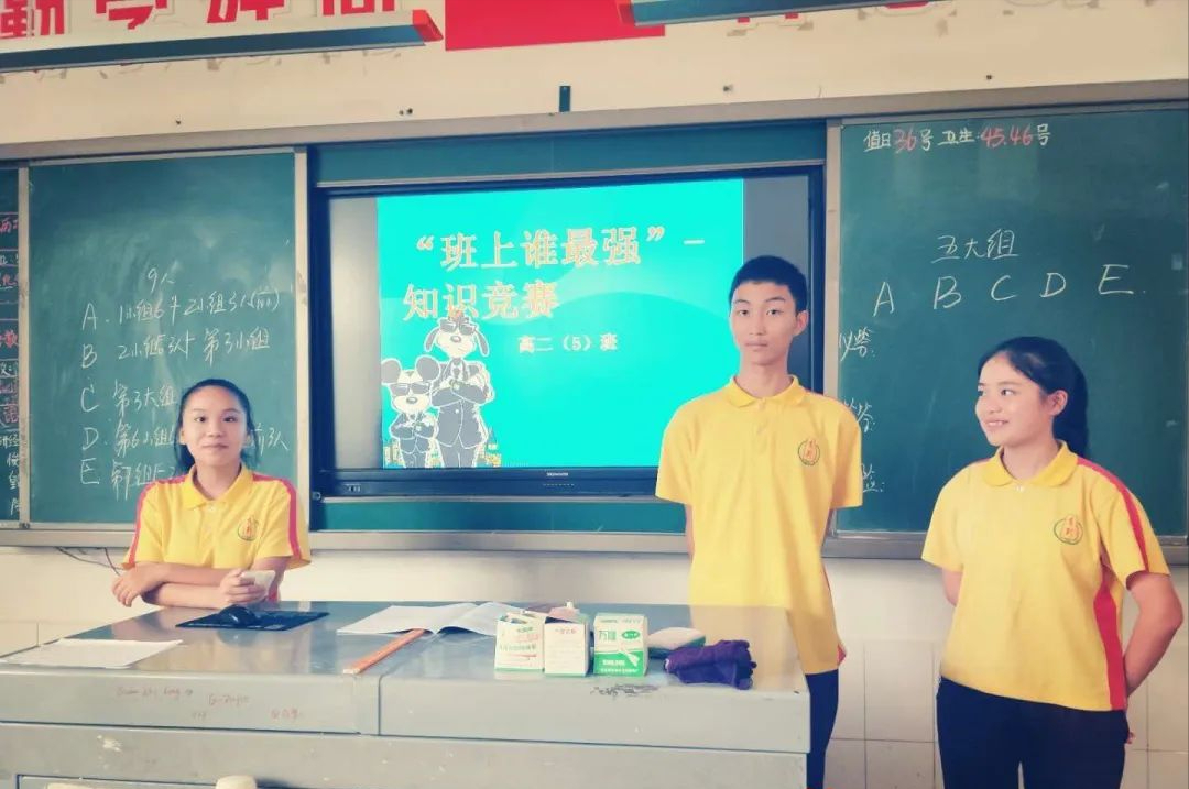 2002年7月25日,何润琪出生于湖南省常德市鼎城区许家桥回族维吾尔族乡