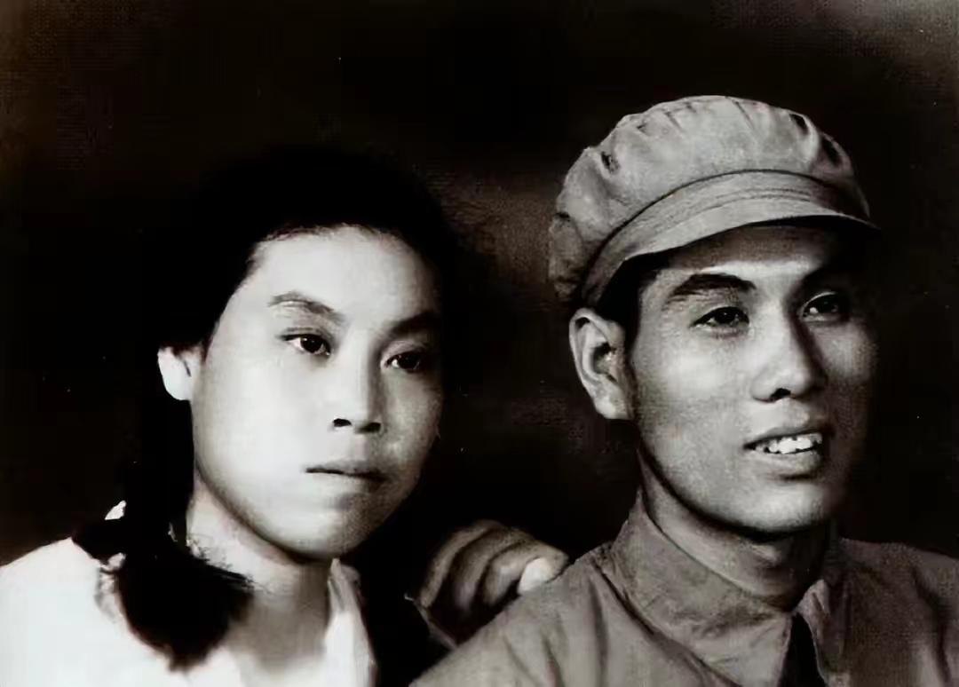 回顾男星李炎银幕高干专业户与妻子相守一生70岁因病去世