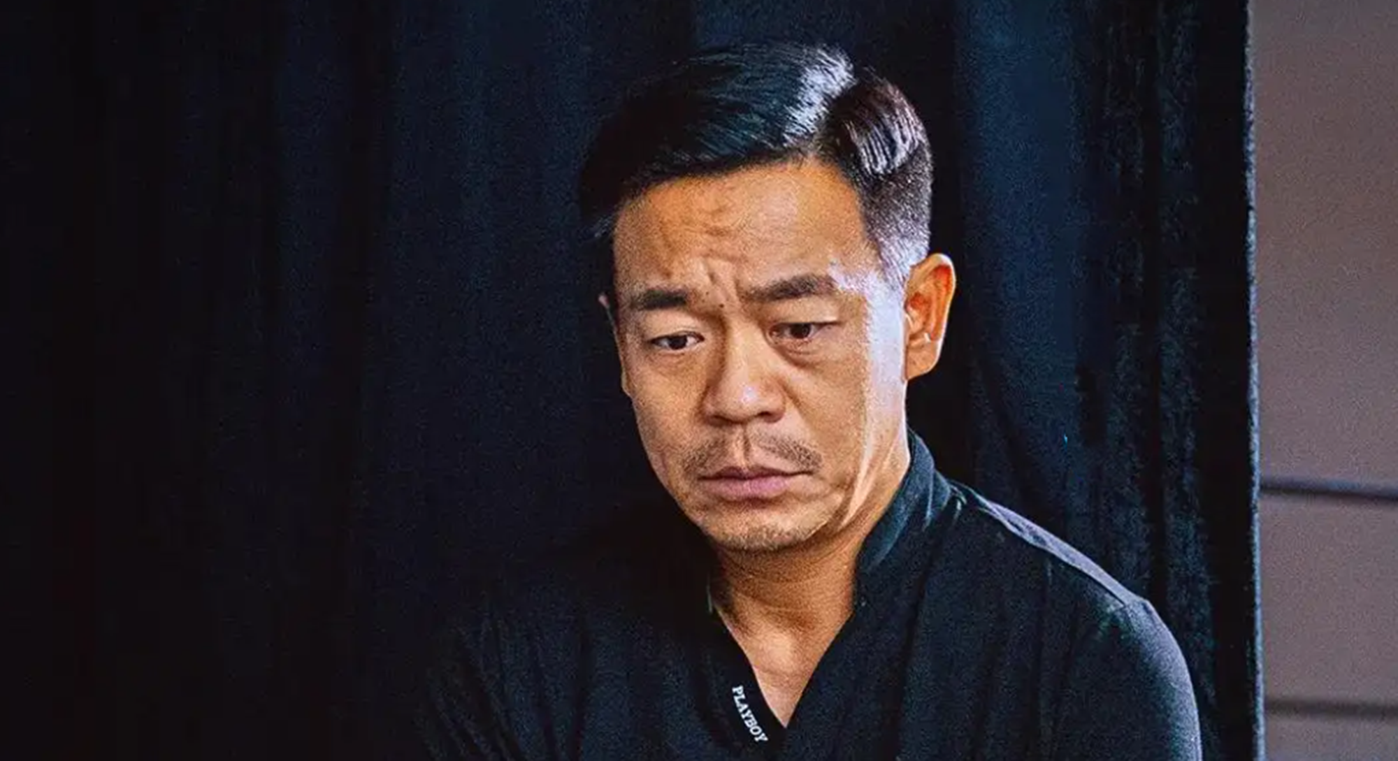 此时,他觉得自己音乐生涯已经看到终点了,没想到,他的好朋友张嘉译在