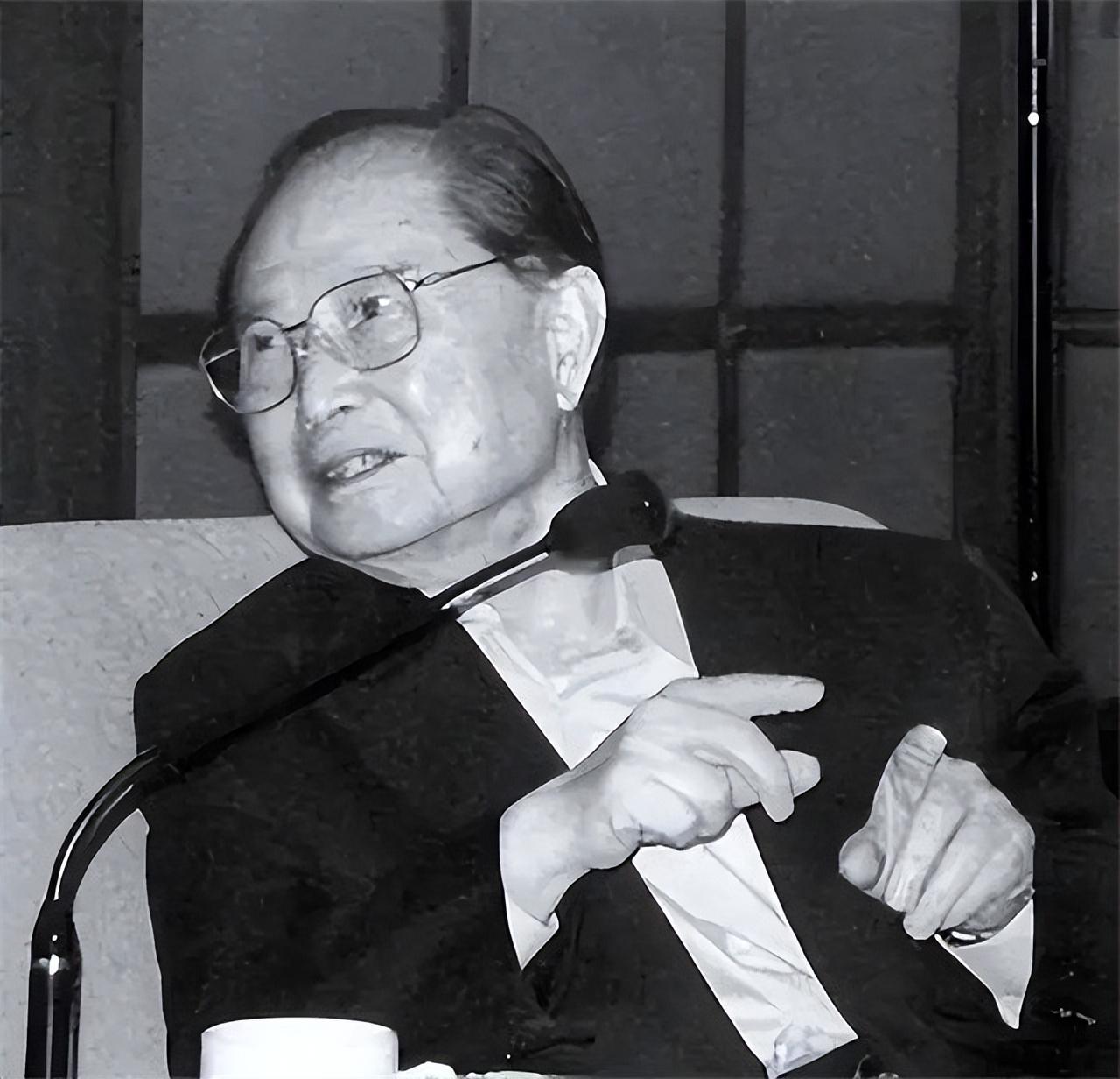 汪道涵墓碑掩藏的真相儿子汪雨身世遭质疑二任妻子产子时41岁