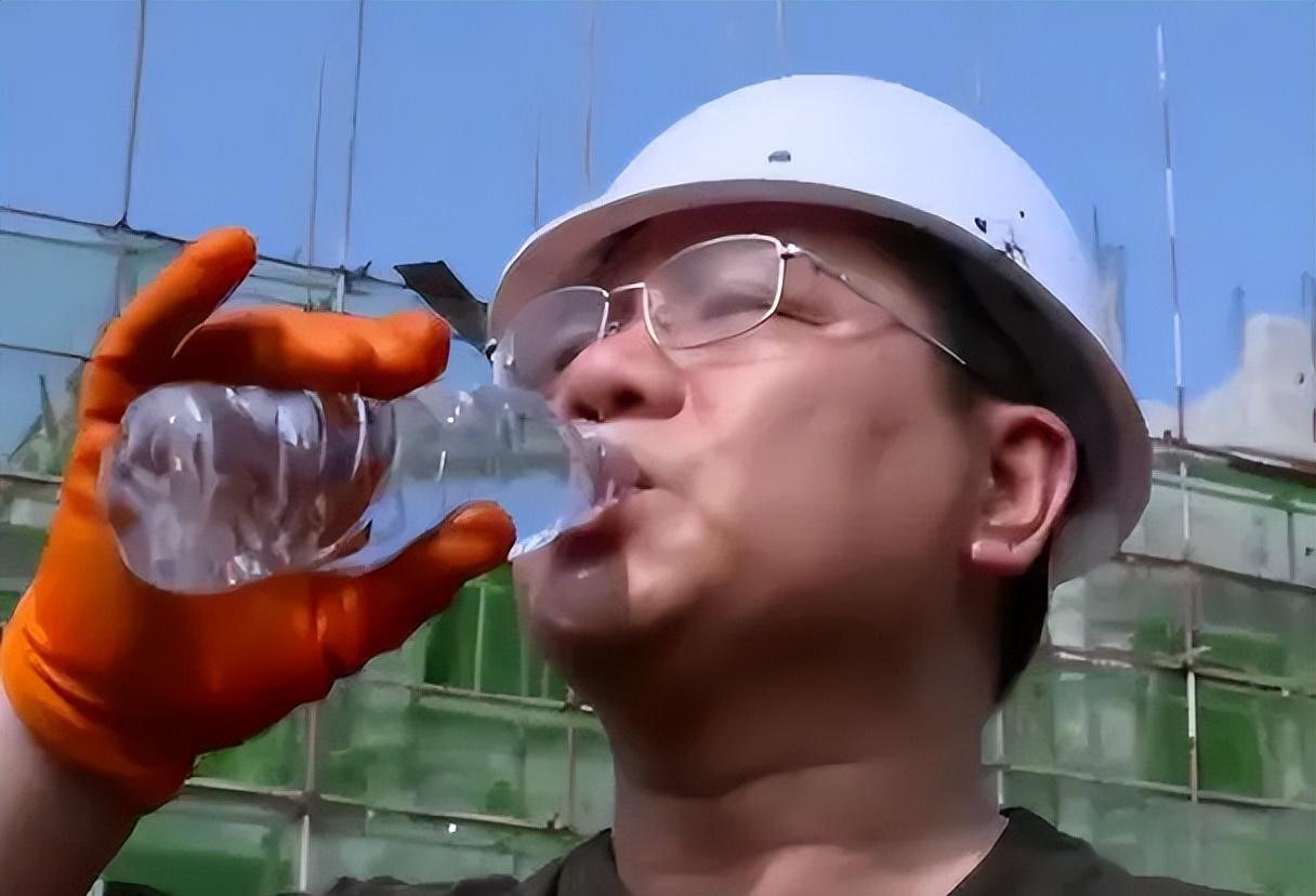白手起家的王均金面对这一次工地体验,可谓是信心十足.