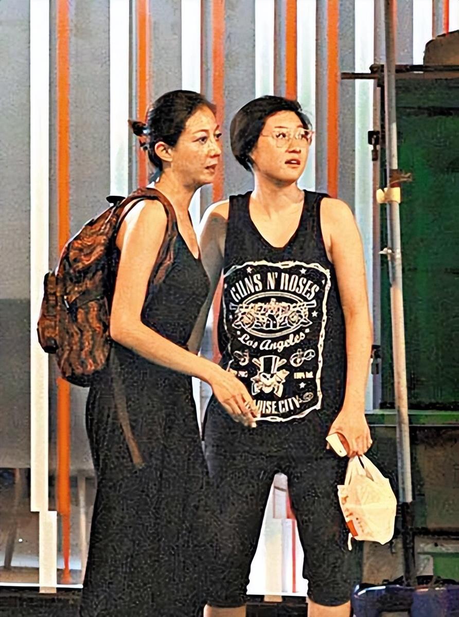 "吴绮莉可以说是从小就没有爸爸,但是郑黎明觉得这是完全无所谓的事