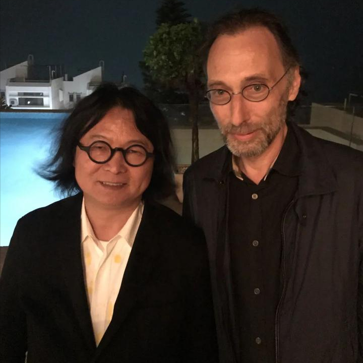 回顾上海教师26岁决心画画36年只画一横一竖作品在全世界展览