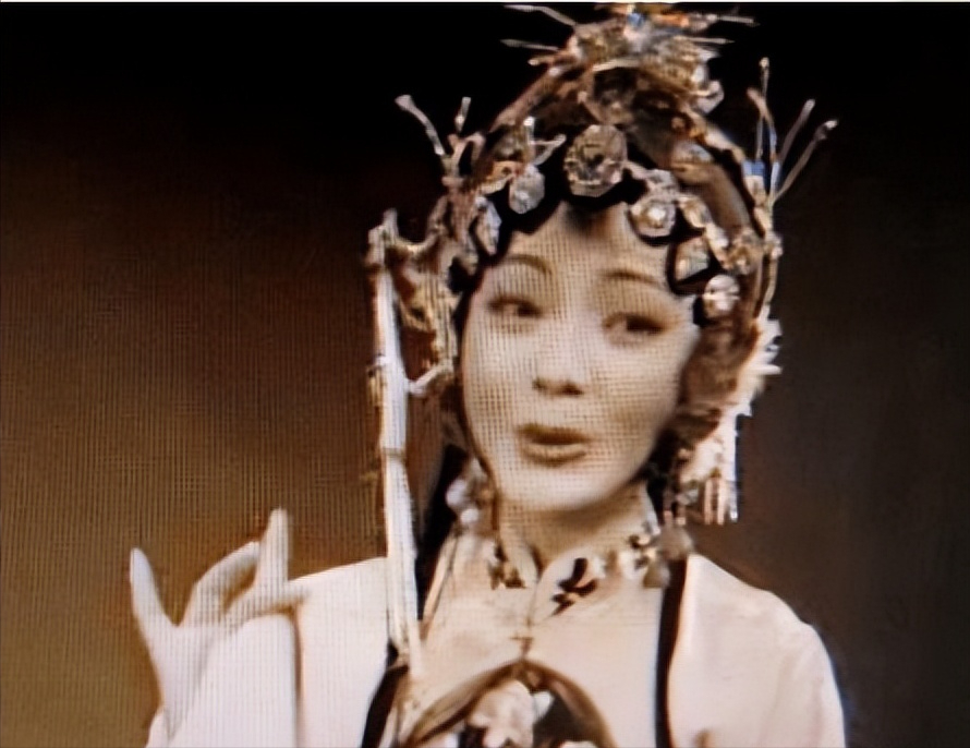 回顾越剧皇后筱丹桂27岁服毒自尽用8字血泪遗书换来丈夫死刑