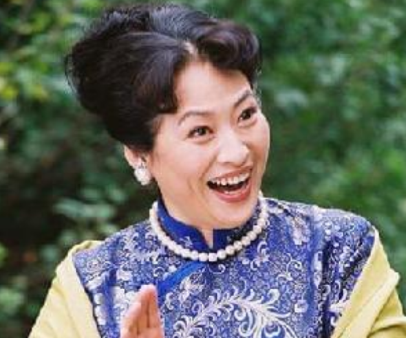 回顾国家一级演员许娣23岁嫁初恋婚后随夫姓拍戏赚的钱全给他