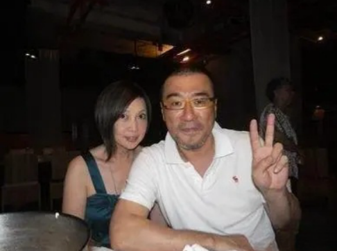 回顾李宗盛狠心抛弃发妻婚内恋上林忆莲花甲之年娶小27岁娇妻