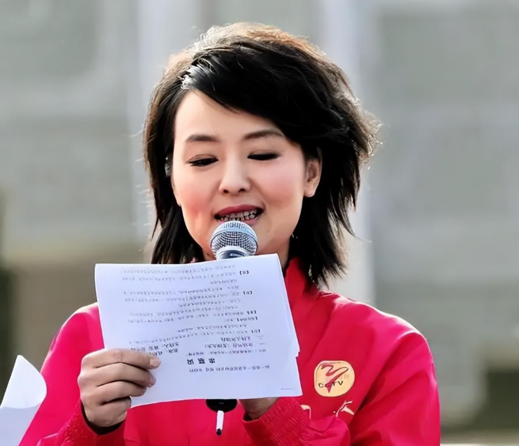 回顾主持人孙小梅嫁给平凡小丈夫38岁为夫高龄生子今很幸福