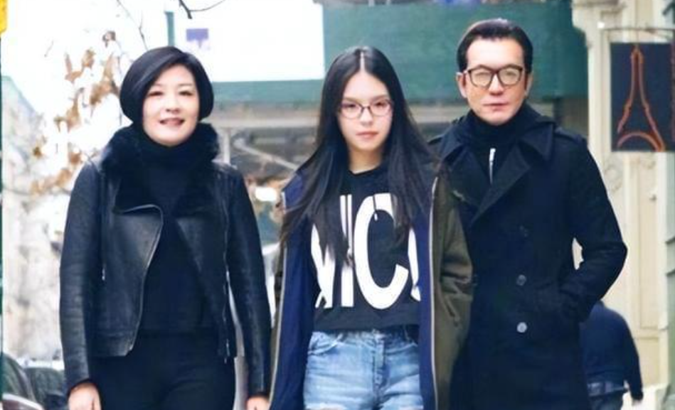 回顾哈文23岁嫁李咏恩爱多年生一女丈夫离世留下遗产无法接管