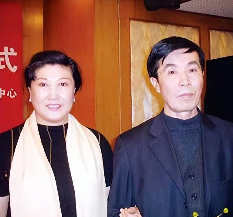 回顾高秀敏和有妇之夫同居14年去世17年后女儿发文悼念