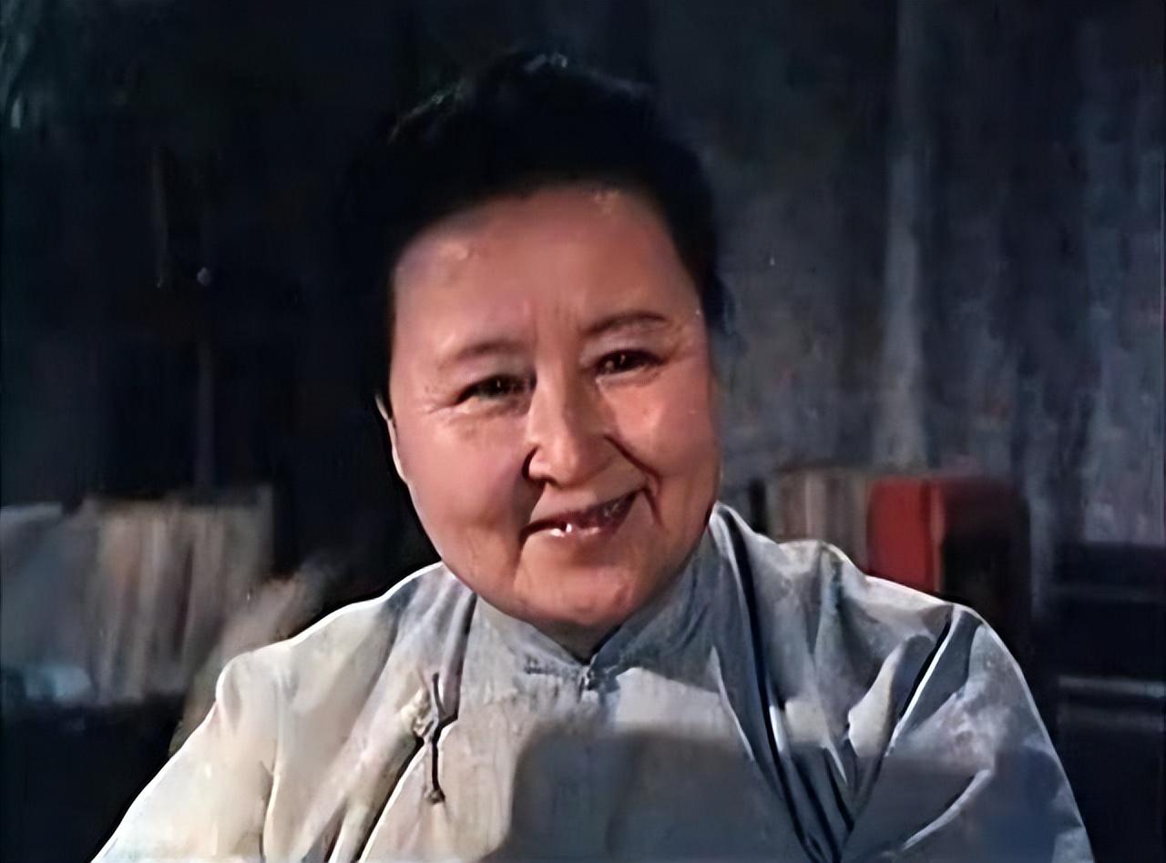 回顾著名演员凌元丧母丧夫又丧子晚年从不给儿女添负担