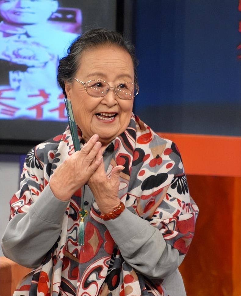 回顾著名演员凌元丧母丧夫又丧子晚年从不给儿女添负担