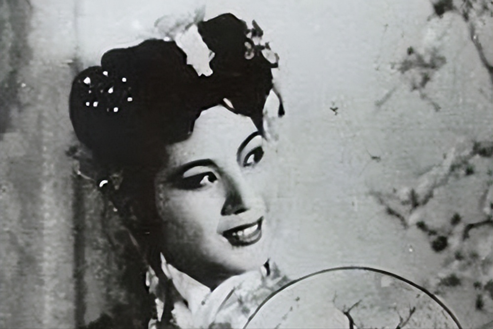 回顾越剧皇后筱丹桂27岁服毒自尽用8字血泪遗书换来丈夫死刑