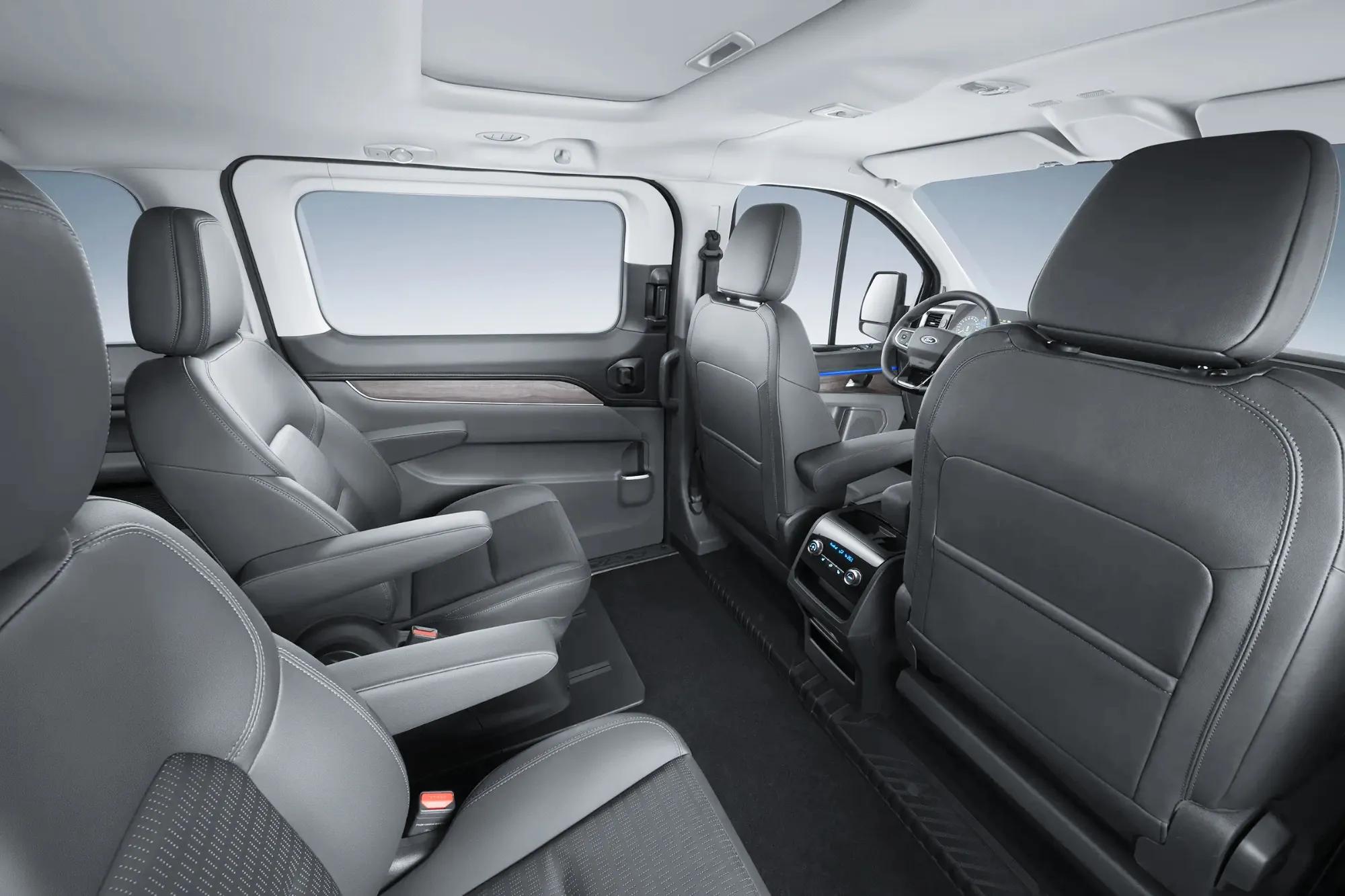 福特2024款途睿欧来了,定位中型mpv,配2.0t发动机,输出220马力