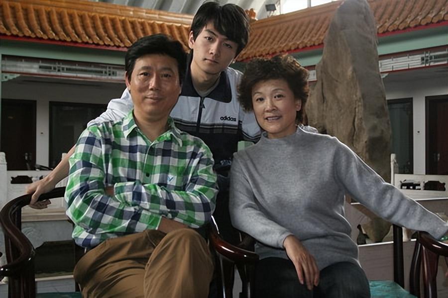 回顾著名演员宋春丽我这辈子正确的决定就是在61岁做了妈妈