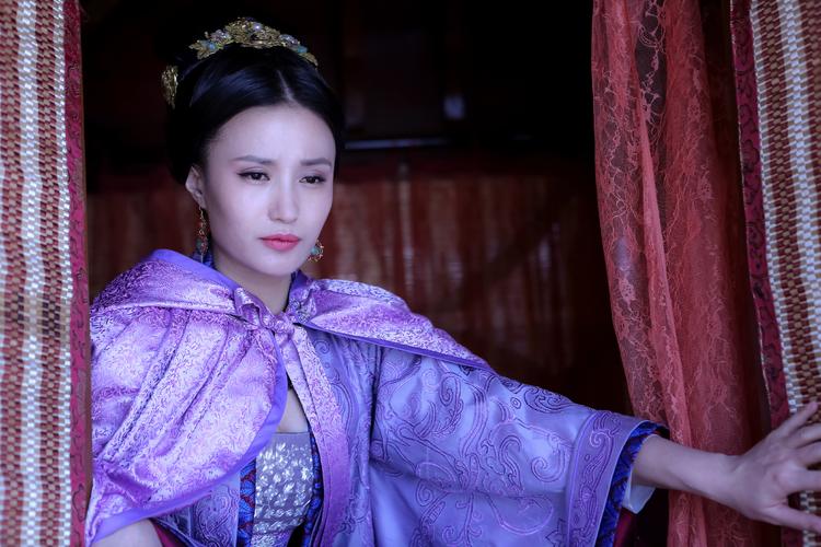 万美汐,饰演欣贵人