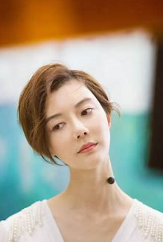 她也在不知不觉中到了该谈婚论嫁的年龄,紧接着车晓便迎来了任何人都