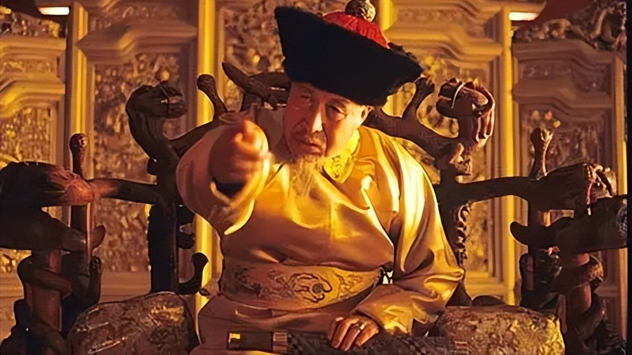 康熙退位前,为何点名让一个男人陪葬?多年后雍正才知父亲高明