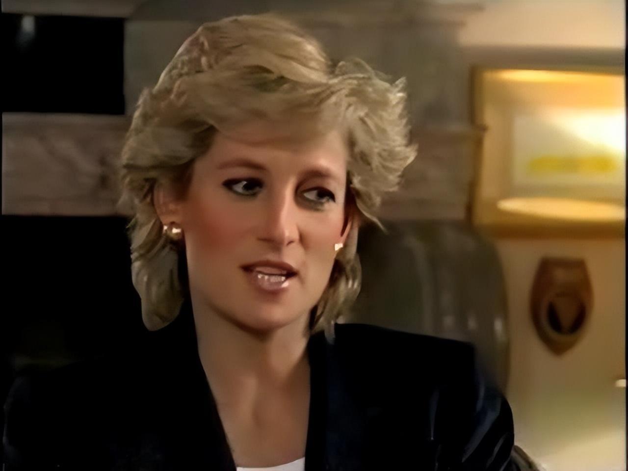 戴安娜保镖回忆王妃不承认婚外情可卧室地板发出的嘎吱声很响