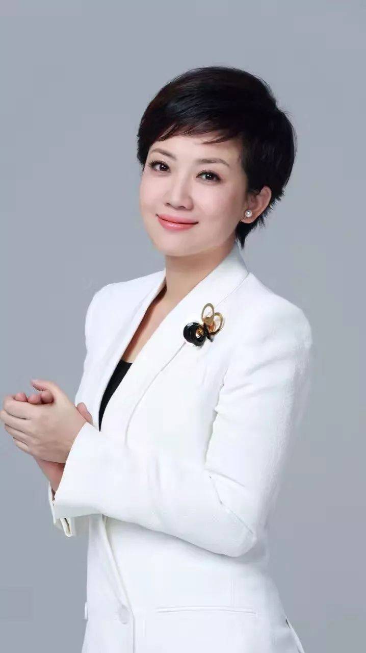 回顾王端端从辽宁走出来的央视著名主持人男友在雾中迷路了