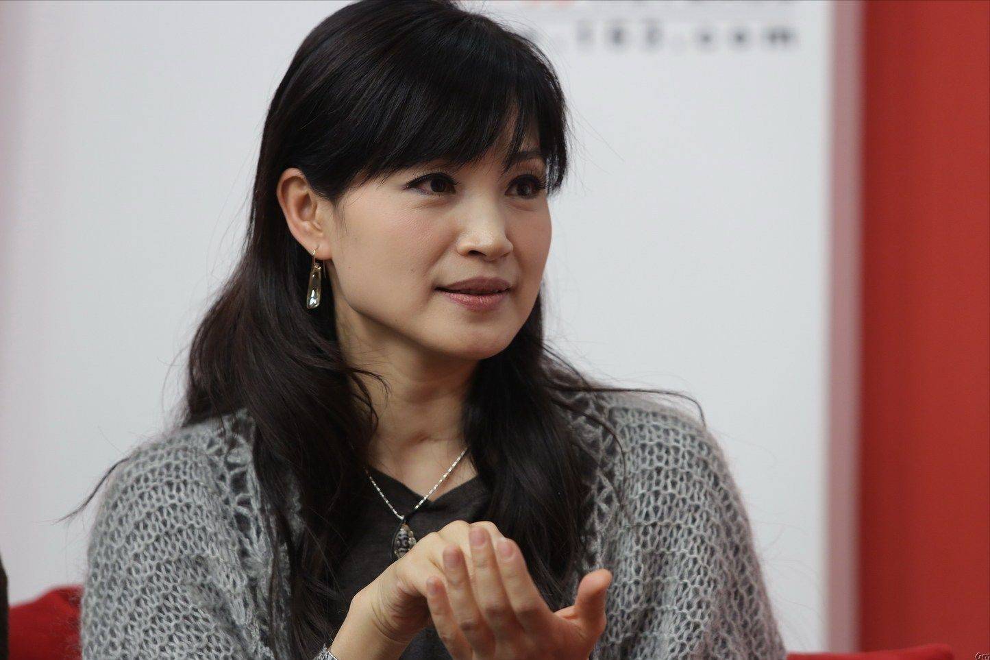 回顾方季惟56岁仍冰清玉洁一生未谈过恋爱不寂寞也不遗憾