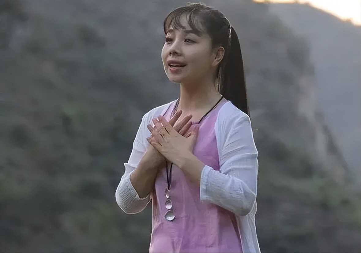 回顾著名歌手王二妮年薪百万却嫁平凡丈夫如今过的怎样了